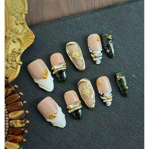 Uñas Postizas Emerald Sovereign - Accesorio de Arte de Uñas Elegante y con Estilo - Product Image 2