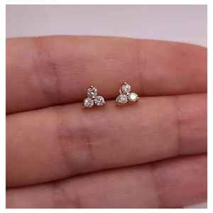 Pendientes de tuerca de flor triangular de moda 10K 14K 18K oro blanco oro y diamante cultivado joyería elegante de moda - Product Image 1