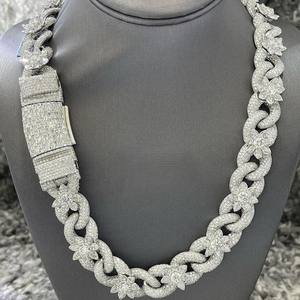 Munjani Impex Chaîne fine cubaine en forme de fleur personnalisée Moissanite VVS Diamant en argent sterling 925 Certifié IGI Bijoux fins - Product Image 3