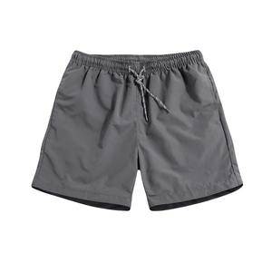 กางเกงขาสั้นเล่นกีฬาสำหรับผู้ชายกางเกงขาสั้นผ้าโพลีเอสเตอร์100% สั่งทำสไตล์สตรีทสีทึบแบบลำลอง - Product Image 2