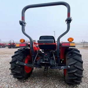 Precio bajo de segunda mano para 4WD 854 Farm Tractor 70HP con motor y caja de cambios de alta productividad - Product Image 4