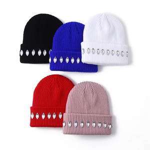 Gorro de Invierno de Alta Calidad para Hombre, Gorro de Punto con Pedrería, con Logotipo y Diseño Personalizados, Gorros de Pedrería Premium Unisex - Product Image 1