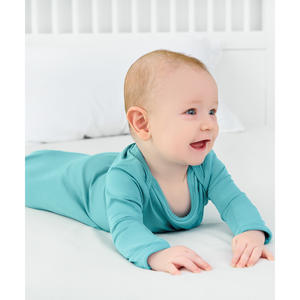 ชุดนอนเด็กแบบ 2 ชิ้น พร้อมดีไซน์เปิดด้านล่างด้วยผ้าเจอร์ซีย์ระบายอากาศได้ดี - Product Image 1