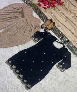 Caftan de pelouse blanc décontracté avec dhotis au design de boutique vintage pour femmes en vêtements de fête cousus de style élégant - Product Image 1