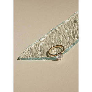 Bague en diamant rond de la collection Elizabeth, élégante et au charme naturel - Product Image 6