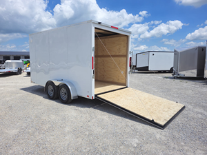 Remolque de Carga Cerrado 2026 Cross 7x14 con Eje Tándem, Remolque Utilitario con 84 Pulgadas de Altura Interior, Puerta de Rampa con Forma de V, Remolque de Carga con Capacidad de 7000 lb - Product Image 4