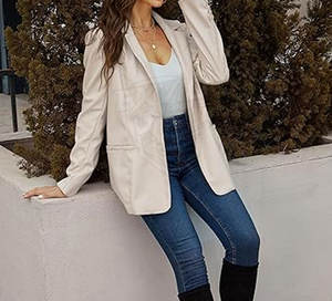 Abrigo de cuero moderno para mujer, cómodo de usar, perfecto para viajes de invierno y uso diario. - Product Image 3