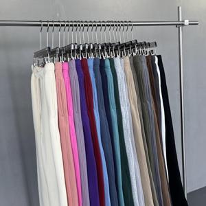 Pantalones deportivos para hombre, ideales para entrenamiento, correr y fitness, elegantes, cómodos y diseñados para movimiento activo. - Product Image 6