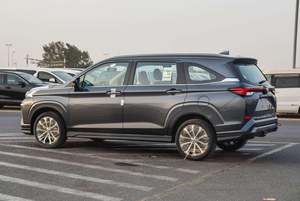 2025 Toyo Ta Veloz 1.5L Motor de gasolina Nuevo Color gris Interior oscuro Asientos de cuero I-Force Max Premium Automático Coches usados - Product Image 5