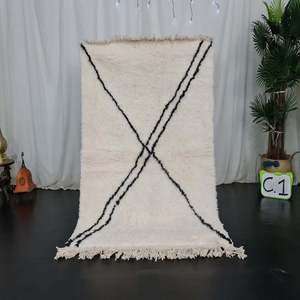 Tapis à motif imprimé de blocs à la main de designer, croix blanche et noire, design abstrait pour la décoration de la maison et du salon, tapis et ensembles - Product Image 1