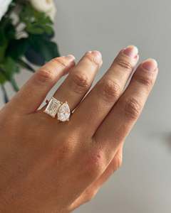 10x7มม. มรกตตัด + 10x7มม. ตัดลูกแพร์เพชรโมอิสซาไนท์แหวน Toi et Moi | หมั้นแต่งงานเจ้าสาว | 925เงิน18K ชุบทอง - Product Image 4