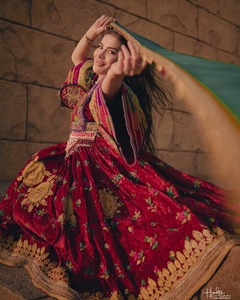 Robe longue élégante vintage afghane pour femme, artisanale, ornée, tenue culturelle, broderie exquise au fil, tissu en mousseline, manches longues - Product Image 6