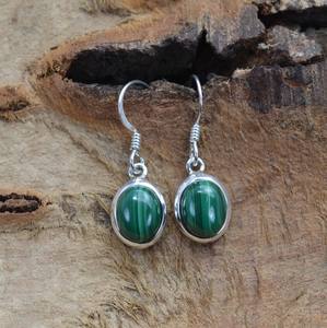 Boucles d'oreilles à tige minimaliste en argent sterling 925 avec motif de paix de style bohème avec pierre précieuse de malachite pour filles - Product Image 3