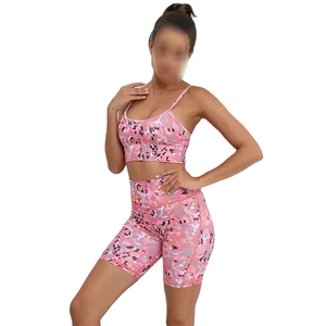 เซ็ตกราและกางเกงขาสั้นชุดออกกำลังกายสองชิ้นสำหรับผู้หญิงชุดกีฬาออกกำลังกายสีระเหิดสีชมพู - Product Image 2