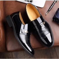 Großhandel Fabrikneue, stark reduzierte Herren-Lederschuhe im englischen Stil, Business-Schuhe für Erwachsene