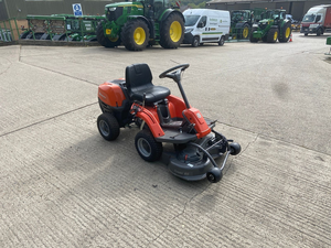 Compre una podadora de césped Husqvarna R 112C Rider de fábrica, resistente y con tractor de jardín disponible - Product Image 2