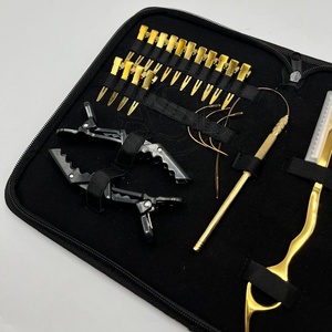 Kit d'outils d'extensions de cheveux attachés à la main ensemble de pinces à cheveux microbilles avec logo personnalisé en acier inoxydable plaqué or à deux trous - Product Image 2