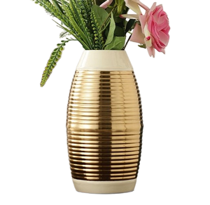 Pot de plantes en L Bougie Grand vase en métal avec fond rond Accents dorés Vase de table au design traditionnel pour centres de table de mariage - Product Image 2