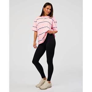 เสื้อยืดโอเวอร์ไซส์ Go-To Stripe FLXCotton สีมาร์ชแมลโลว์-ไนท์ชาโดว์พร้อมโลโก้ - Product Image 5