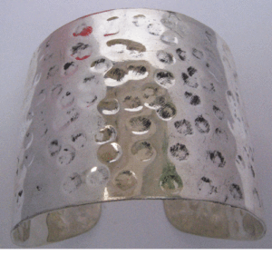 กำไลข้อมือแฟชั่น กำไลโลหะทันสมัย - Product Image 1