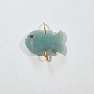 Pendentifs en forme de poisson en amazonite faits à la main |   Charmes en pierre naturelle pour la fabrication de bijoux en gros - Product Image 1