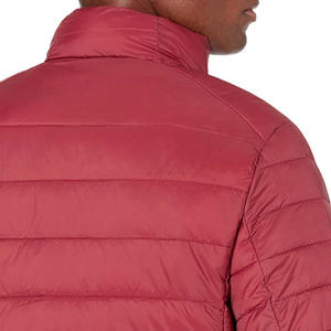 Veste matelassée pour homme de qualité supérieure, fabriquée sur mesure avec un matériau durable, anti-rides, logo frontal disponible à prix de gros - Product Image 5