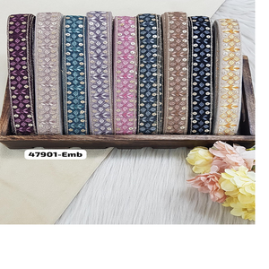 Lacets floraux brodés sur mesure avec bordure de séquence de 1.25 pouces de largeur pour les vêtements de dames et l'embellissement des vêtements. - Product Image 1