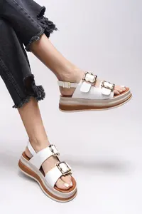 Modèle de sandales pour femmes de haute qualité couleur crème noir avec semelle en métal doré blanc - Product Image 3