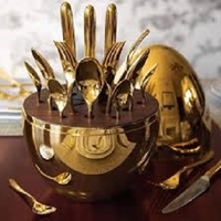 Ensemble de couverts en acier inoxydable plaqué or brillant avec cuillères en laiton, pour événements de mariage, 24 pièces, avec support doré en forme d'œuf