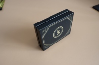 Boîte cadeau rigide personnalisée pour cartes de jeu avec insert intérieur en mousse |   Emballage en papier écologique Heaven & Earth pour bijoux