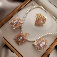 Ensemble de bijoux pour femmes, collier, boucles d'oreilles, bracelet, design floral en cuivre plaqué or antique avec zircon, pour mariage et fête
