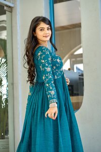 Look riche Georgette Anarkali broderie et séquence imprimée à la main travail Kurti Style indien et pakistanais Salwar Kameez robe - Product Image 5