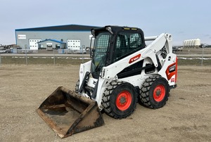 รถตักล้อยาง Bobcatts 5650 รถตักขนาดเล็กแบบ Skid Steer พร้อมถังสีขาว สำหรับงานก่อสร้าง - Product Image 5