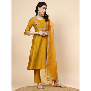 Conjunto Casual de Kurta y Pantalones para Mujer, Diseño Mustard Yoke, Corte en A, con Mangas Tres Cuartos y Dupatta - Product Image 4