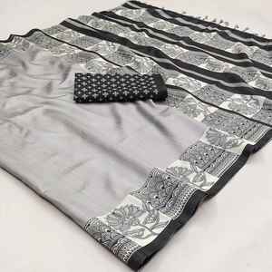 Saree de impresión digital de tejido elegante de alta calidad con bordado intrincado perfecto para celebraciones de ocasiones tradicionales - Product Image 4