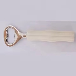 Abridor de Botellas Multifuncional Ecológico de Acero Inoxidable Pulido con Mango de Resina Blanca para Cocina y Mesa, Sacacorchos - Product Image 1