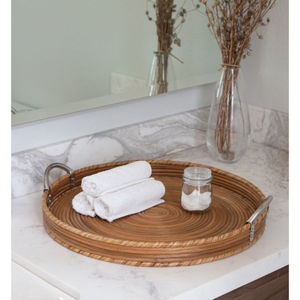 Bandeja de servicio de ratán con asas de cubiertos de metal para el hogar y utensilios de cocina Bandeja de servicio redonda tejida de mesa para la venta - Product Image 1