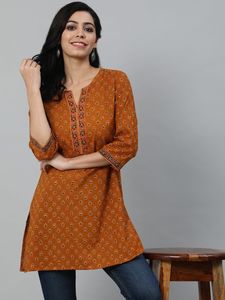 Ensemble Kurti en pur coton avec fil miroir travail bas de pantalon en coton fantaisie avec costume Duppata en organza pur - Product Image 5