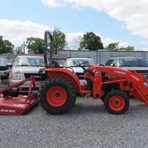 Affordable Used Kubotas M7060 tractor for agriculture field preparation planting tilling and harvesting high performance - Product Image 5