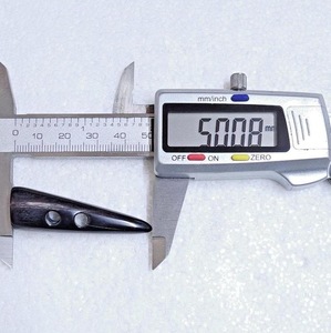 Botón de Palanca de Cuerno de 2 Orificios Resistente, Suministro al por Mayor para Fabricantes de Ropa - Product Image 1