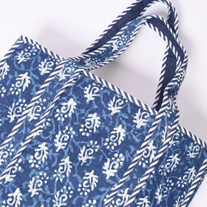 Sac fourre-tout en toile de coton imprimé à la main Le Souvenirs Lady, fermeture éclair, léger, poches intérieures - Style bohème, fabriqué au Rajasthan - Product Image 4