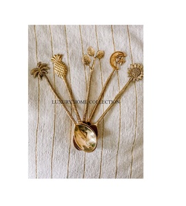 Couverts élégants en métal pour les repas formels avec poignées ergonomiques polies conçues en acier inoxydable de haute qualité - Product Image 1