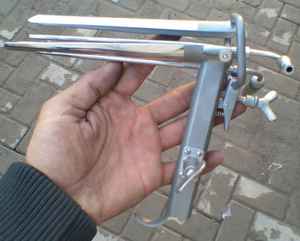 Soporte Manual para Laringoscopio de Acero Inoxidable y Soporte Torácico, Instrumentos Quirúrgicos ORL con Pinzas, Certificado MOL, Uso Hospitalario - Product Image 2