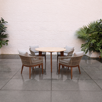 Ensemble de salle à manger d'extérieur en bois de teck résistant aux intempéries, avec fauteuils tressés en corde, mobilier de patio pour villas et complexes hôteliers, qualité professionnelle