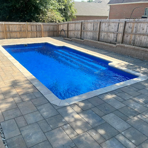 สระน้ำไฟเบอร์กลาสสำเร็จรูปขนาดใหญ่พร้อมเจ็ทว่ายน้ำสปาและล้นการติดตั้งแบบฝังกลางแจ้งสำหรับโครงการเชิงพาณิชย์ - Product Image 3