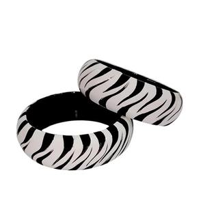 กำไลข้อมือเรซิ่นอาเกตทำมือ ดีไซน์คลาสสิก ปรับขนาดได้ เป็นมิตรกับสิ่งแวดล้อม เหมาะสำหรับงานปาร์ตี้ - Product Image 1