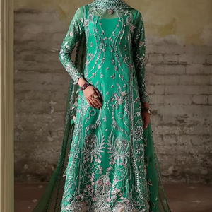 Robe de soirée Anarkali Lehenga Choli en mousseline de soie brodée de créateur avec un design maxi à manches longues pour femmes en tissu acrylique - Product Image 1