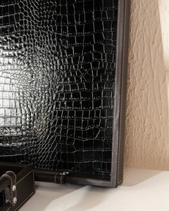 Bandeja de Servicio Decorativa de Metal Ecológica Hecha a Mano de Belleza Refinada para Cocinas, Áreas de Estar, Resorts - Versátil para el Hogar y Restaurantes - Product Image 4