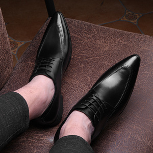 Chaussures habillées vintage en cuir givré pour hommes avec empiècements élastiques et talon résistant à l'usure - Product Image 2