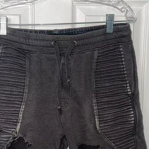 Short déchiré en détresse pour garçons ourlet effiloché vêtements d'été décontractés pour jeunes vêtements en gros - Product Image 5